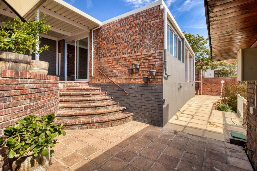 4 Bedroom Property for Sale in Gordons Bay Village Western Cape